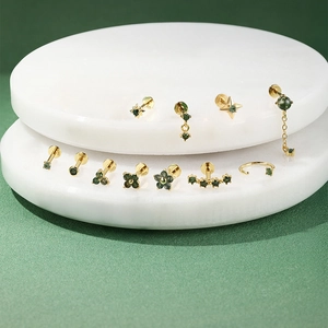 Detailset aus S925 Sterlingsilber Gold-Ohrringen mit natürlichen grünen Achat-Steinen