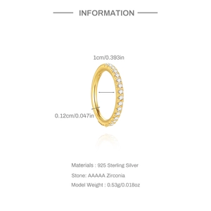 Détail de créoles en argent sterling 925 plaqué or 18K avec incrustation de zircon