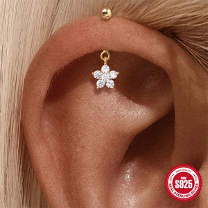 Elegant S925 sterling silver snowflake flower stud earrings with sparkling cubic zirconia