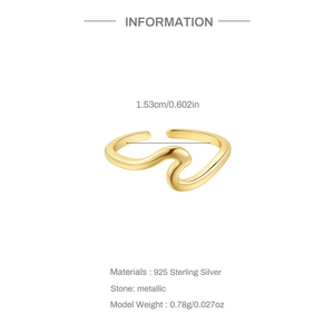 Detail view of wave-shaped S925 sterling silver toe ring with weight and size parameters