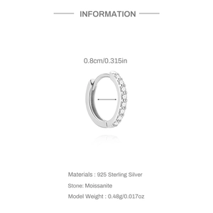 Detailansicht der Moissanit-Creole aus 925er Sterlingsilber mit 0,8 cm Innendurchmesser