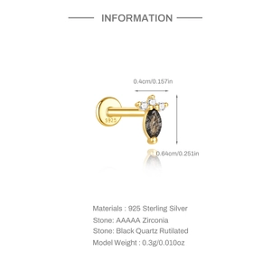 Détail du piercing en argent S925 avec quartz rutile noir et oxydes de zirconium