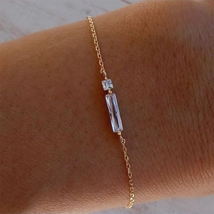 Bracciale minimalista in argento S925 dorato con pietre di zircone quadrate e baguette