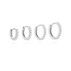 Set aus vier S925 Sterlingsilber Creolen mit funkelnden weißen Zirkonia Steinen