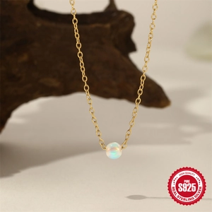Minimalistische S925 Sterlingsilberkette mit schillernder Opalperle auf Goldkette