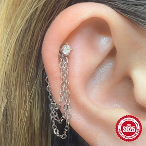 Pendiente de plata S925 con tachuela de circonita y tres cadenas colgantes de borla