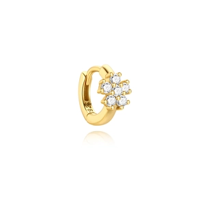 Detailaufnahme von S925 Silber Blumen-Ohrring mit Zirkonia-Besatz und Goldbeschichtung