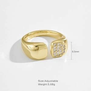 Detail of adjustable S925 silver ring with cubic zirconia and 8.5mm square gold band