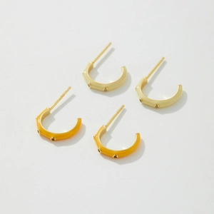 Boucles d'oreilles créoles C en argent S925, émail crème et jaune avec zircons