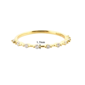 Detailed view of 1.7mm gold-plated S925 sterling silver ring with cubic zirconia stones