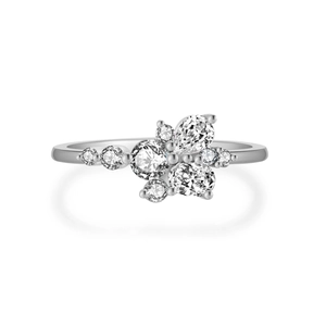 Anillo de plata S925 con racimo de mariposas en circonitas con corte pera y ovalado