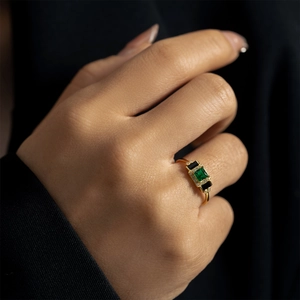 Vintage S925 silver ring with green emerald zircon and black accents for women
