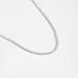 Detailansicht eines S925 Silber Tennisarmbands mit brillant geschliffenen Zirkonia-Steinen