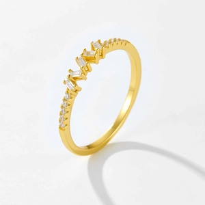 S925 sterling zilveren gouden ring met rechthoekige en ronde zirkonia steentjes in luxe stijl
