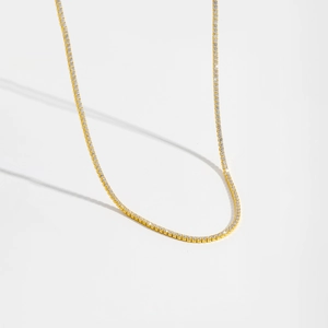 Élégant collier tennis en argent S925 doré avec une rangée de zircons étincelants