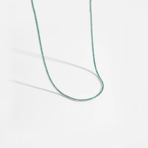 Élégant collier en argent sterling S925 avec une chaîne tennis verte étincelante