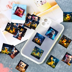 Vue détaillée d'autocollants d'animaux mignons sur une coque de téléphone