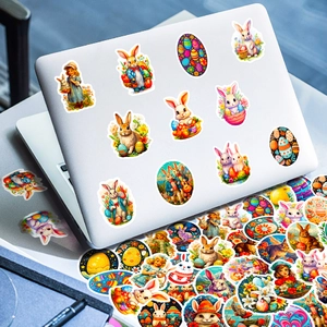 Autocollants de lapin de Pâques rétro sur un ordinateur avec motifs d'œufs