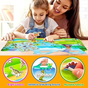 Detalle de pegatinas de dinosaurios y tablero de juego plegable y portátil para niños