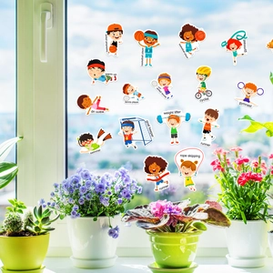 Vue détaillée de stickers de sport en gelée colorés avec noms anglais sur vitre de fenêtre