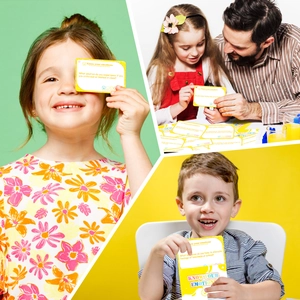 Detalle macro de las tarjetas de emociones SEL en inglés para educación emocional infantil