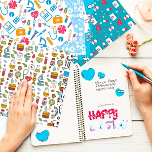 Vista macro de papel de scrapbooking tema enfermera con iconos médicos y de lab