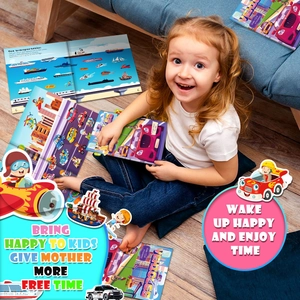 Detalle de libro de pegatinas reutilizables con más de 134 pegatinas de vehículos