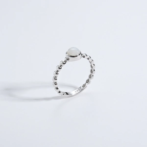 Close-up of S925 sterling silver ring featuring a round cat's eye stone and beaded band