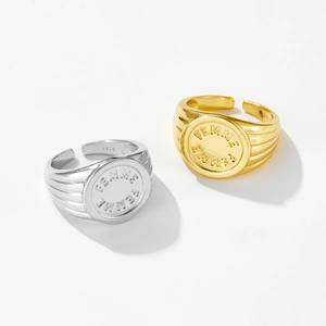 Anillo de sello ajustable vintage con grabado FEMME en acabados dorado y plateado