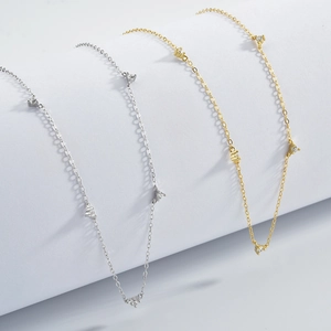 Minimalist S925 silver necklace with sparkling diamond pendants in gold and silver tones
