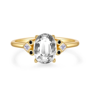 Anillo de plata S925 bañado en oro con gran piedra ovalada y gemas laterales de colores