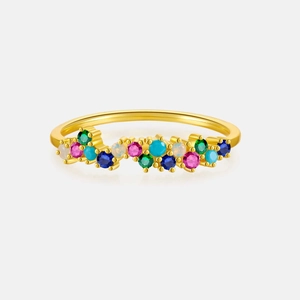 Vue détaillée d'une bague en argent S925 doré avec des pierres précieuses multicolores