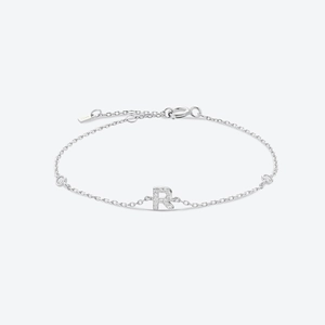 Detailed view of S925 silver bracelet featuring a zircon-encrusted initial R charm