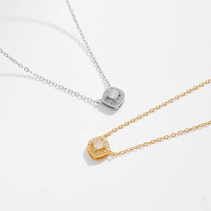 Collana in argento sterling 925 con ciondolo quadrato halo e pietre di zircone