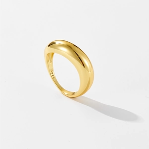 Anillo irregular de plata de ley S925 chapado en oro con diseño minimalista