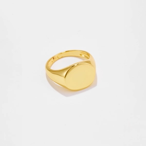 Anillo de sello minimalista en plata S925 bañada en oro con superficie redonda pulida