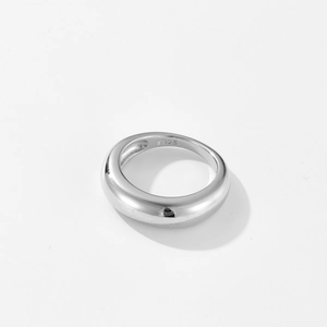 Anello irregolare minimalista in argento S925 con finitura lucida per donna