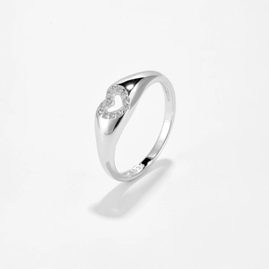 Macro detail of S925 sterling silver heart ring showing cubic zirconia and S925 hallmark