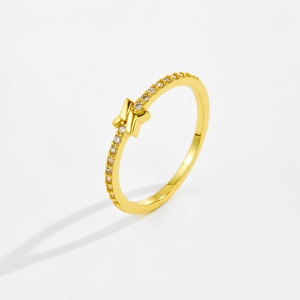 Minimalistischer S925 Silberring in Gold mit Zirkonia-Steinen und X-förmigem Design