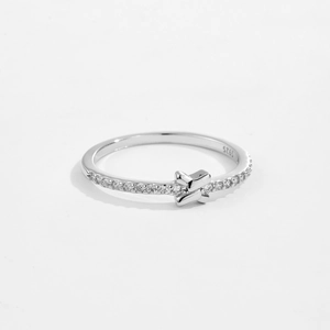 Minimalistischer S925 Sterlingsilber Ring mit Zirkonia und X-förmigem Detail