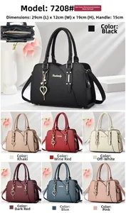 Détails du sac à main avec pendentif cœur, disponible en 7 couleurs et dimensions exactes