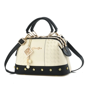 Elegant contrast color handbag with pearl pendant and adjustable shoulder strap