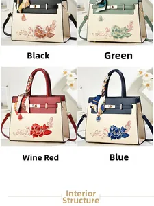 Détail de quatre sacs à main brodés en plusieurs couleurs avec poignées en foulard
