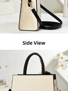 Détail du sac cabas en cuir bicolore avec foulard en soie et finitions dorées