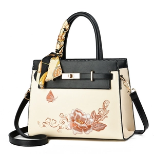 Sac à main élégant brodé noir et crème avec motifs floraux et foulard en soie
