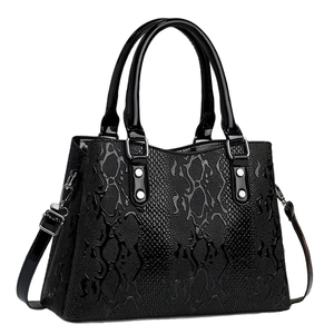 Modische schwarze geprägte Leder-Handtasche mit Schlangenmuster und Crossbody-Gurt