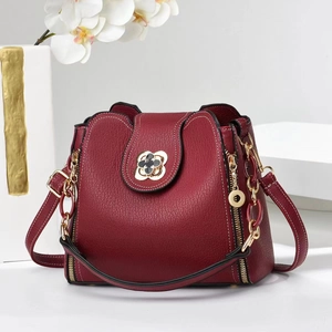 Sac Seau Élégant pour Femmes en Cuir PU Grain de Litchi Avec Fermeture Fleur et Bandoulière Chaîne pour le Navettage Quotidien