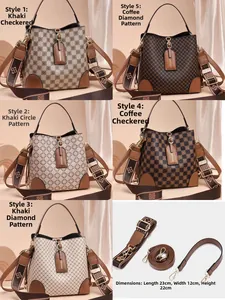 Detailansicht großer Plaid-Beuteltaschen in fünf Farben mit Größe 23x12x22cm