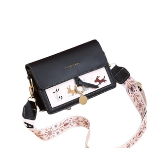 Sac à bandoulière en cuir noir, toile avec broderie chien et sangle florale