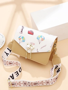 Chic patchwork crossbody bag with hot air balloon print and cat pearl clasp